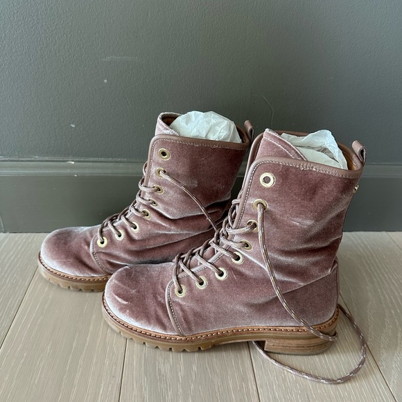 Stuart Weitzman Suede Boots - Picture 2 of 6